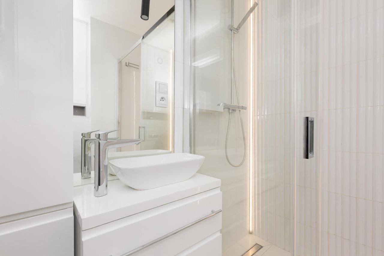 Apartament Bielany 3 Min From Metro With 5-Meals Per Day Diet Catering, Air Conditioning And Free Parking Varsóvia Exterior foto